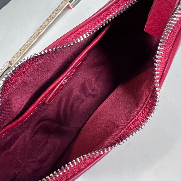 Like Dreams Crescent Hobo Shoulder Bag Red Pebbled Faux Leather Y2K - Picture 9 of 11